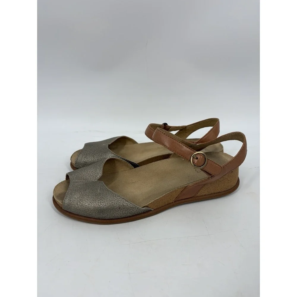 Dansko Cass Peep Toe Ankle Strap Wedge Sandal Plantino Tan Leather Womens 40/10